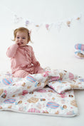 Завантажити зображення в переглядач галереї, Муслиновий плед для новонародженої дитини з органічного муслину "Навколо світу рожевий" 80/80