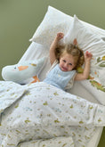Завантажити зображення в переглядач галереї, "Гусенята" комплект постільної білизни з органічного сатину з авторським принтом