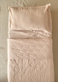 Завантажити зображення в переглядач галереї, "Бежевий" стьобана ковдра + наволочка з вареної бавовни