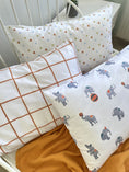 Завантажити зображення в переглядач галереї, Комплект наволочок "Грайливі слоненятка", органічний сатин, виробникт Fabrikkids (Україна), преміум якість