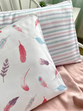 Завантажити зображення в переглядач галереї, Комплект наволочок "Акварельні пір'їнки", органічний сатин, виробник Fabrikkids (Україна), преміум якості