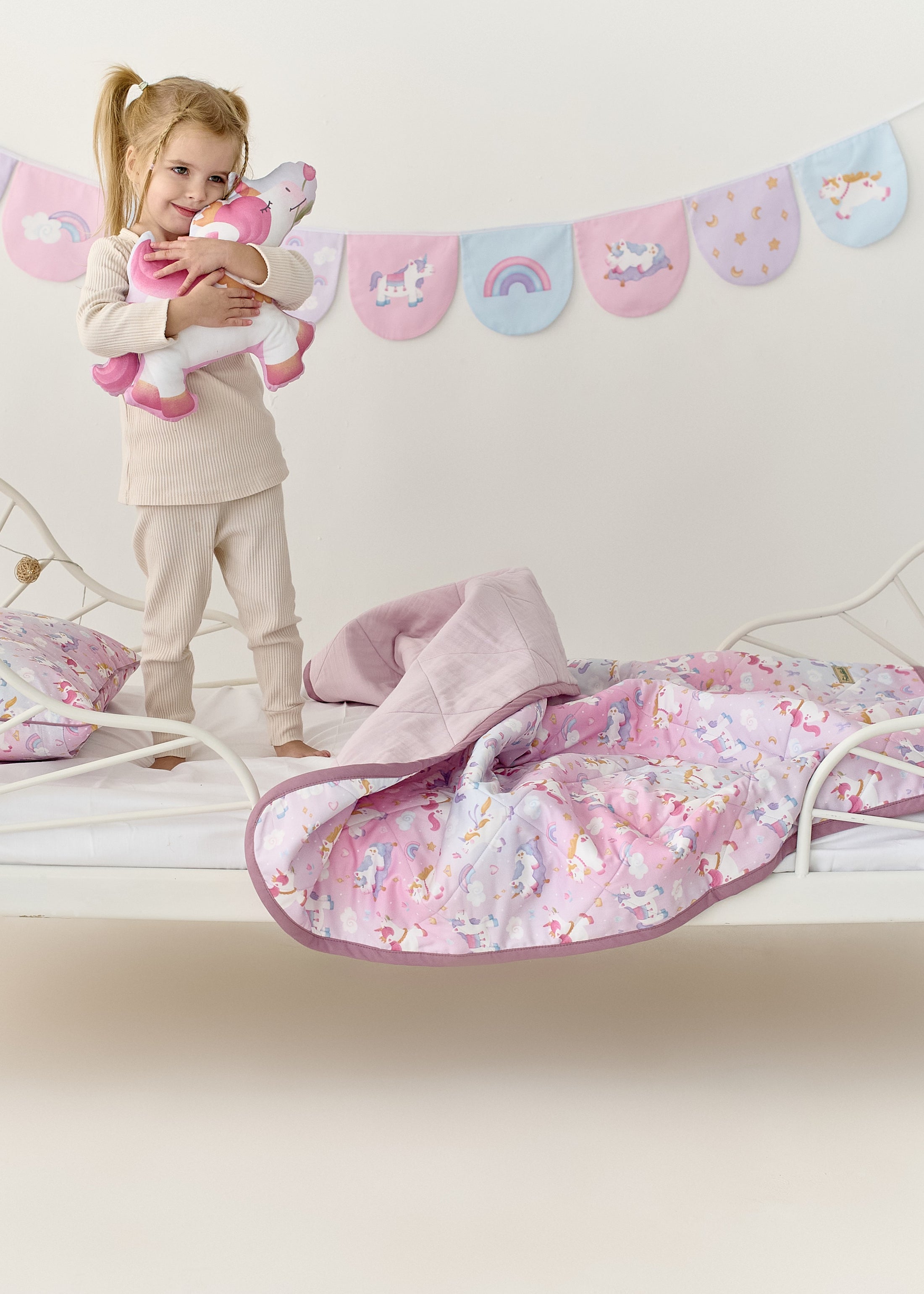 "Єдиноріжки" стьобана ковдра з сатину та муслину