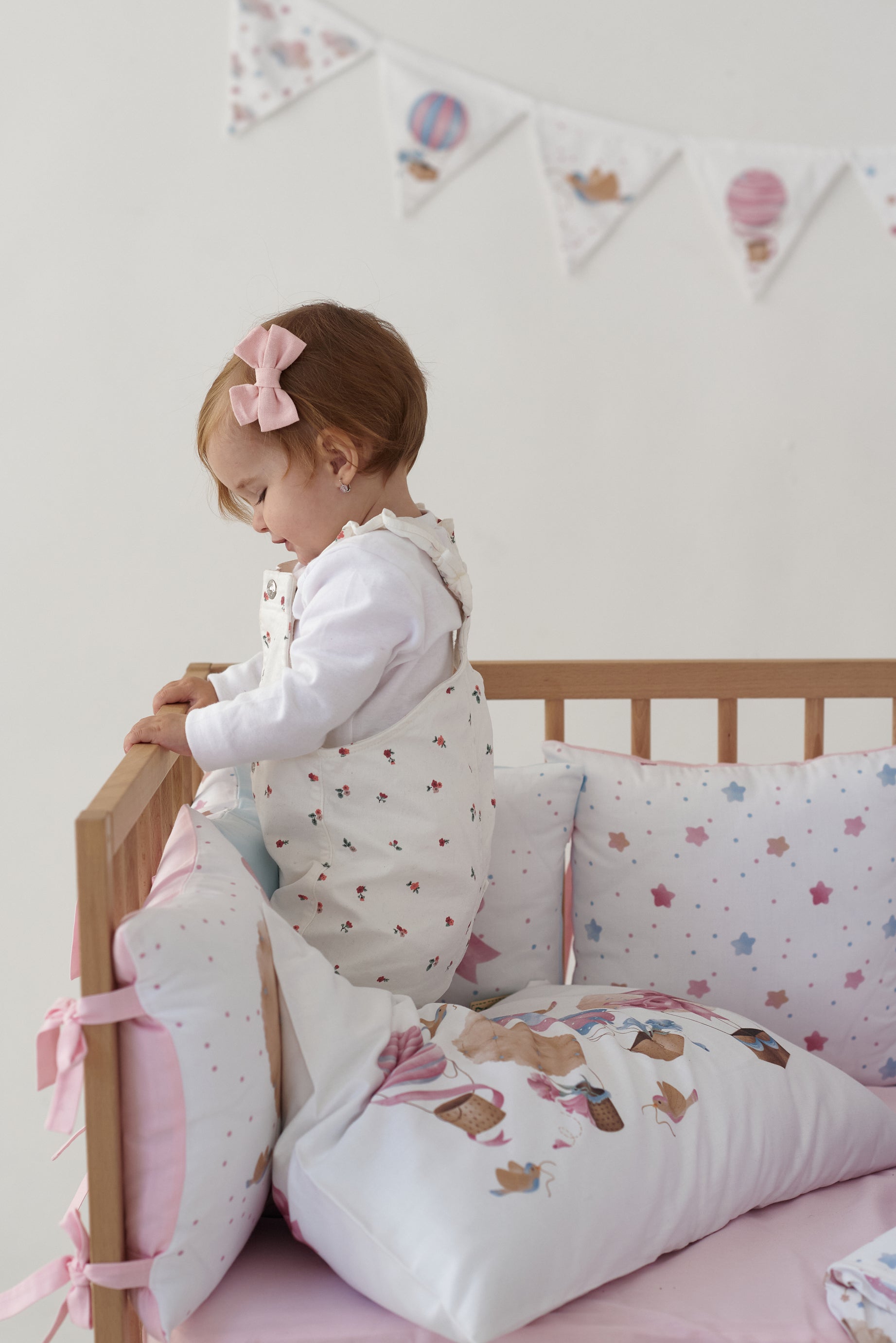 Бортики-подушки "Навколо світу рожевий" виробник Fabrikkids (Україна), преміум якість