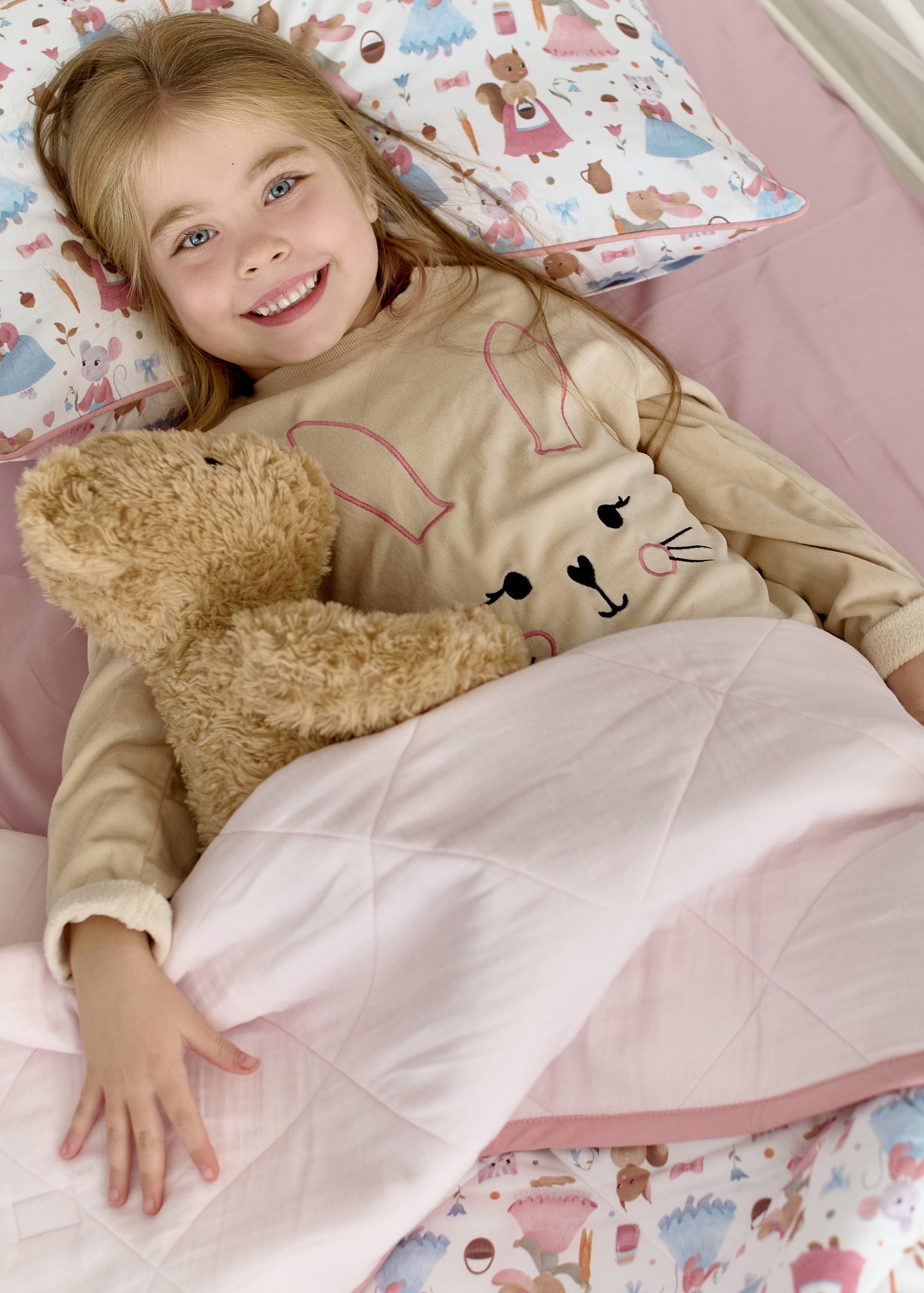 "Казкова історія" стьобана ковдра з сатину та муслину