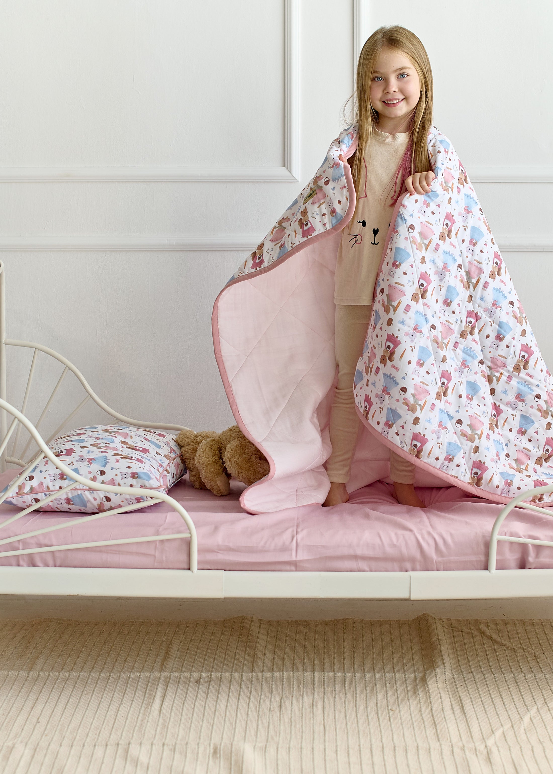 "Казкова історія" стьобана ковдра з сатину та муслину