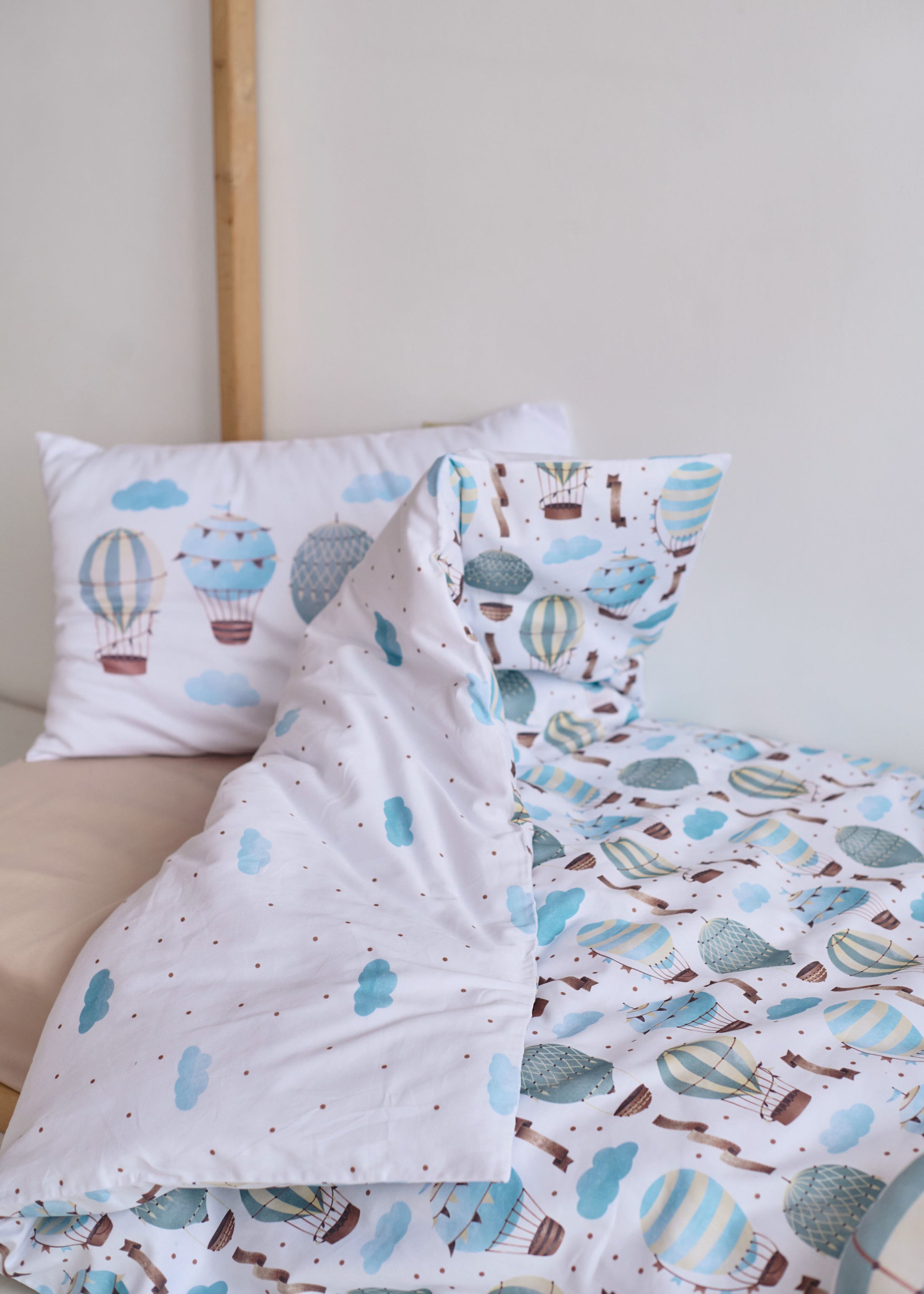 "Навколо світу блакитний" комплект постільної білизни з органічного сатину з авторським принтом