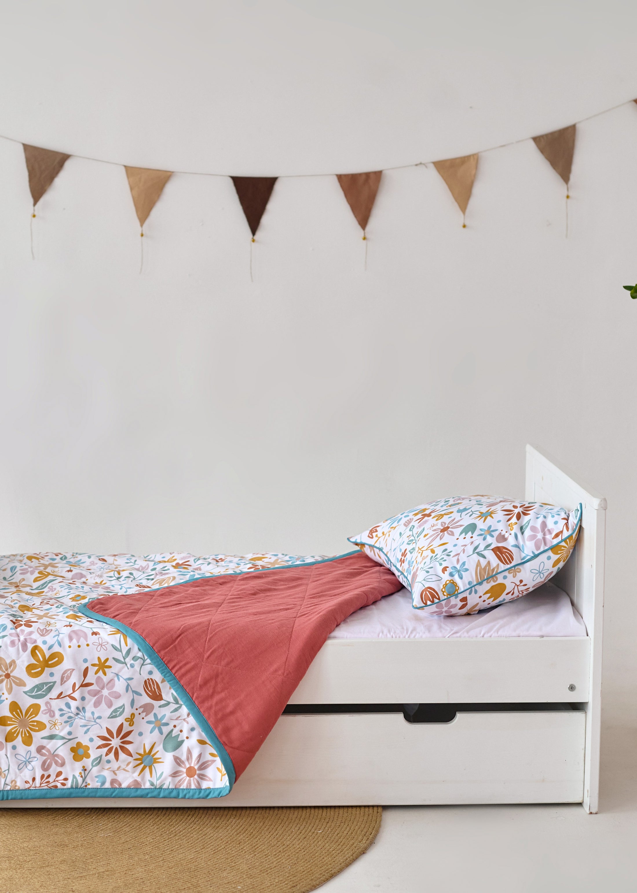 "Квітуча галявина" стьобана ковдра з сатину та муслину