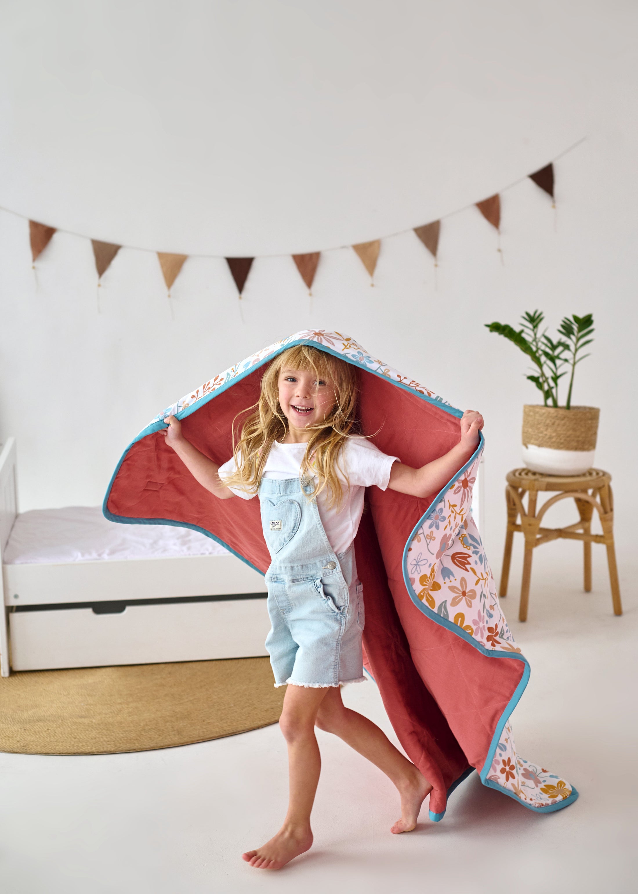 "Квітуча галявина" стьобана ковдра з сатину та муслину