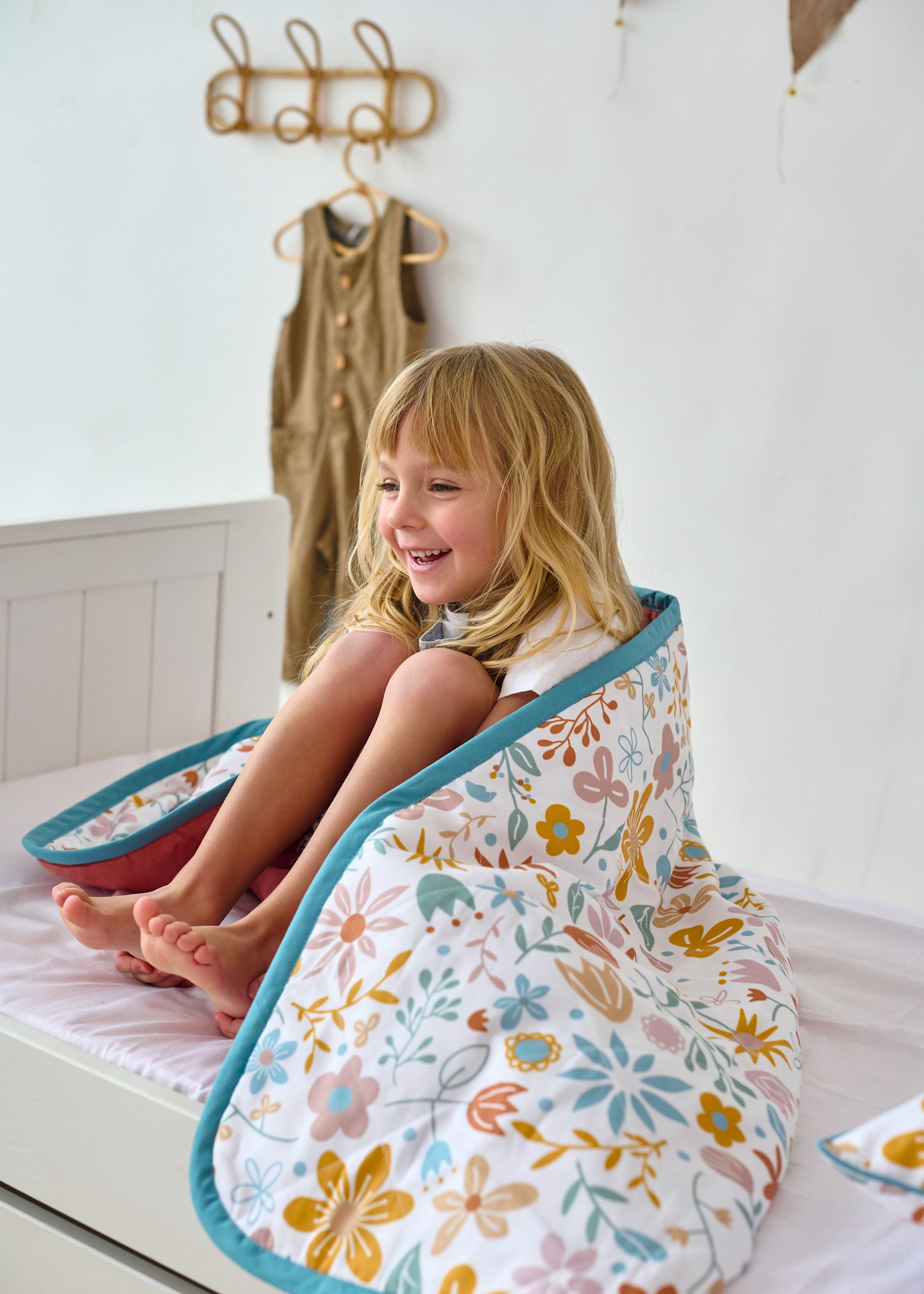 "Квітуча галявина" стьобана ковдра з сатину та муслину