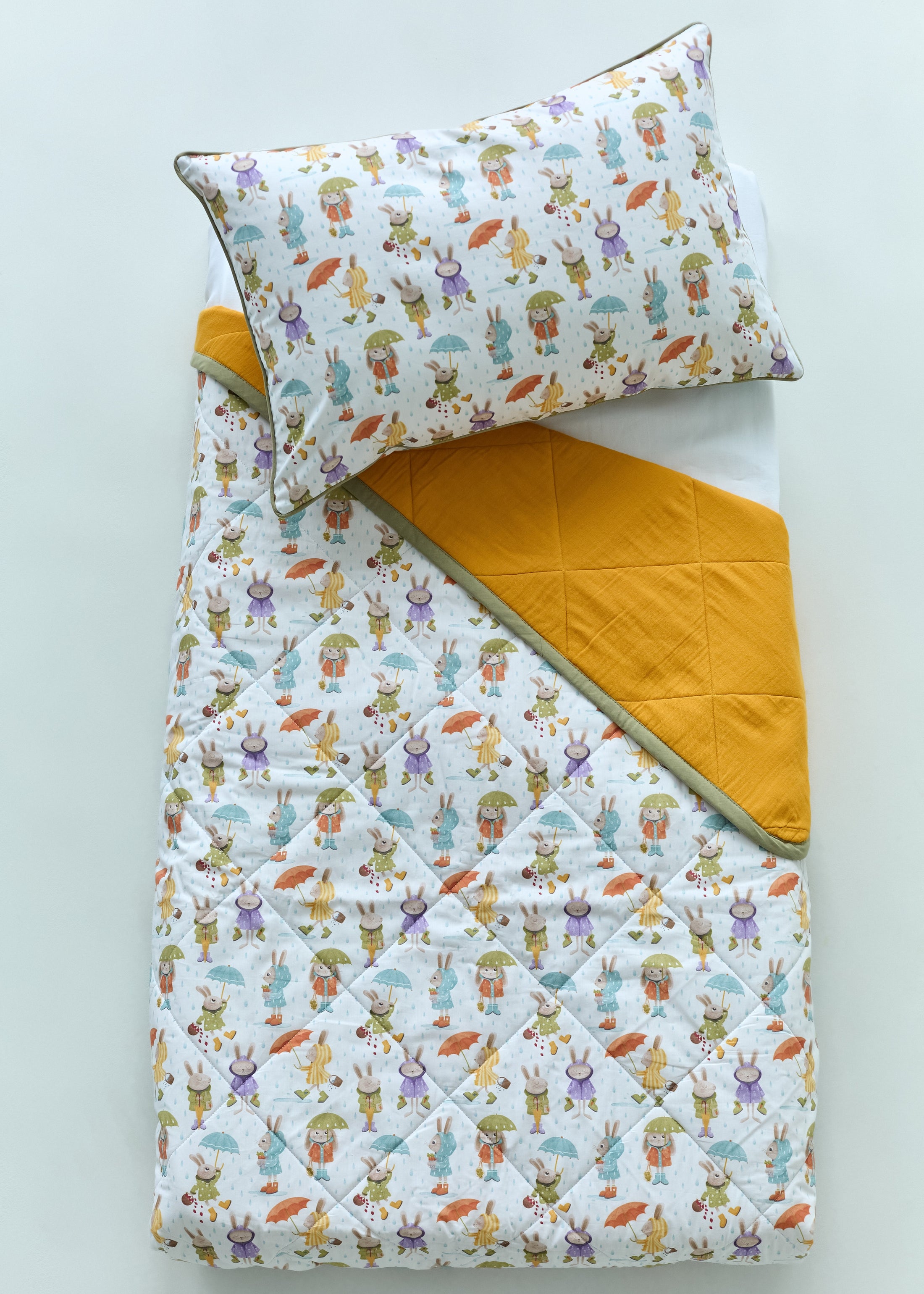 "Зайченята" стьобана ковдра з сатину та муслину