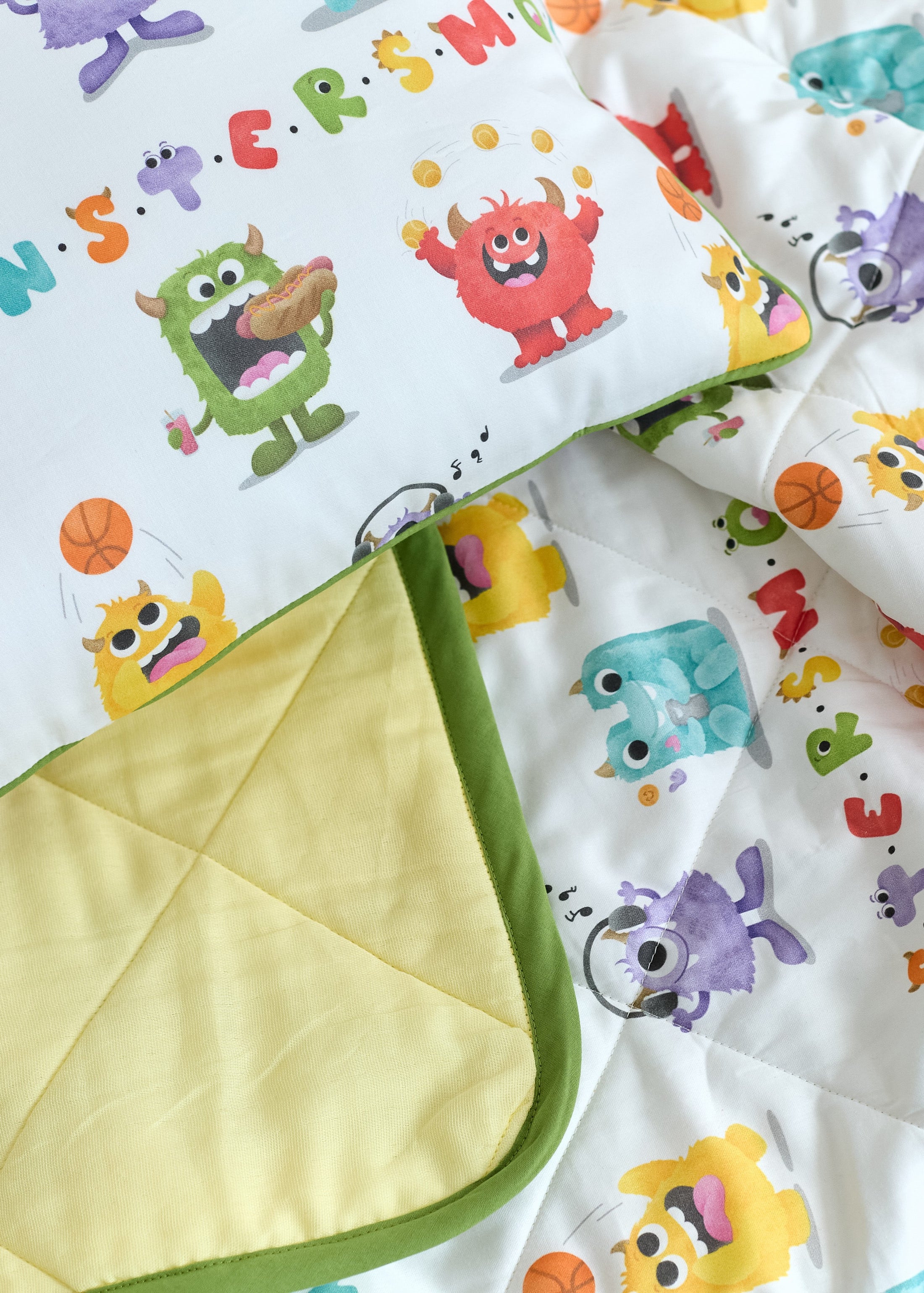 "Монстрики" стьобана ковдра з сатину та муслину