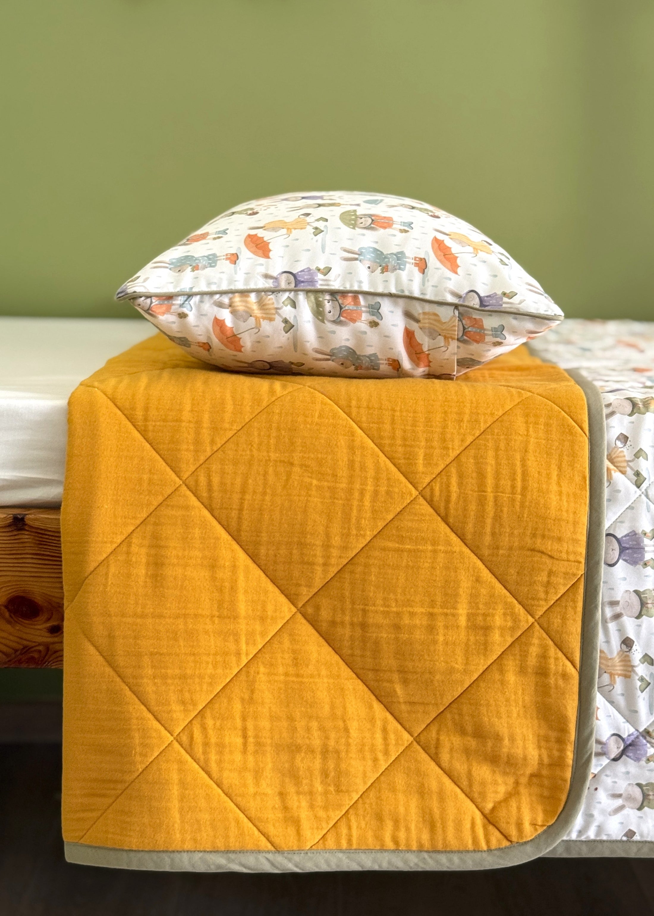 "Зайченята" стьобана ковдра з сатину та муслину