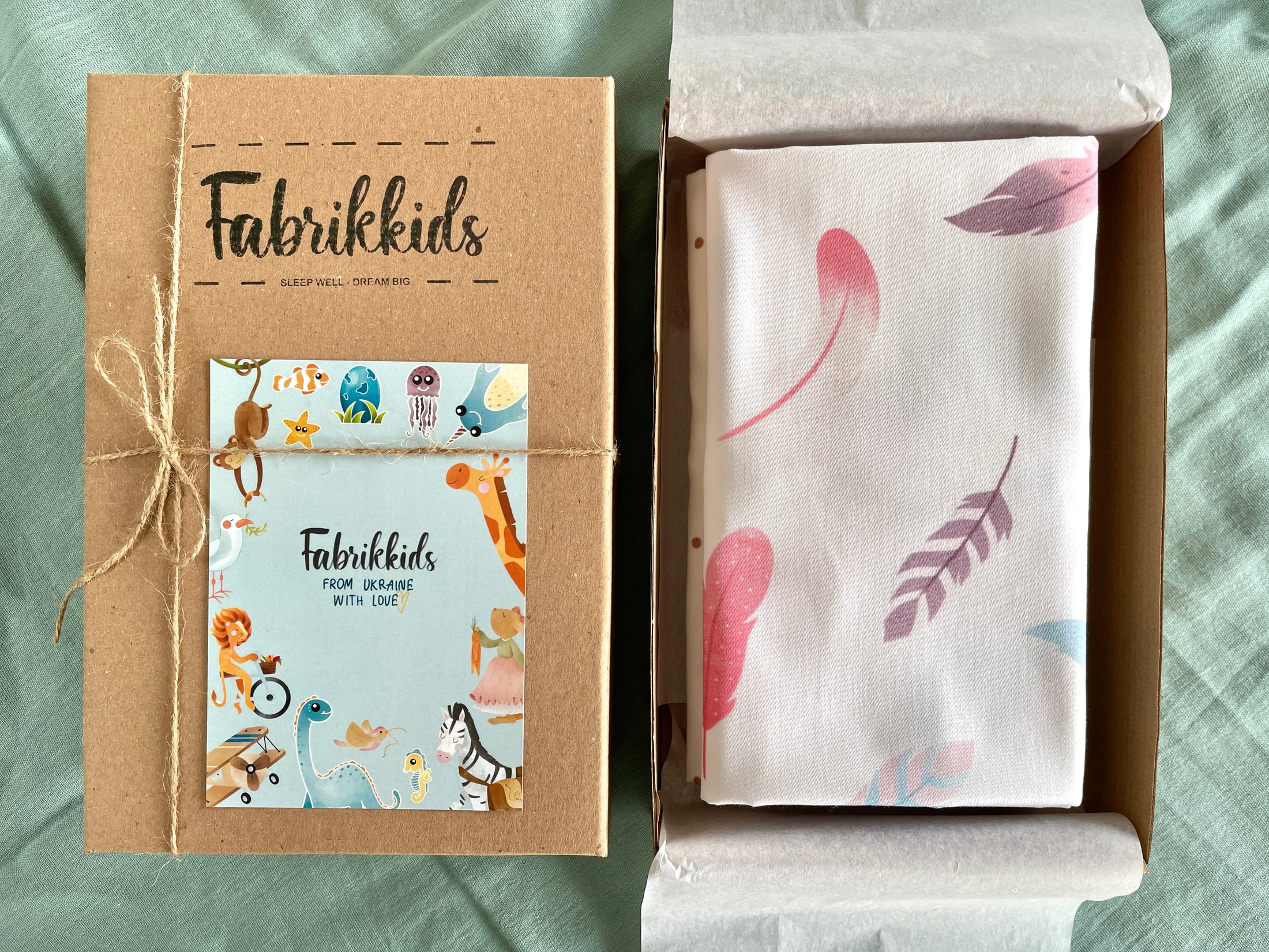 Комплект наволочок "Акварельні пір'їнки", органічний сатин, виробник Fabrikkids (Україна), преміум якості
