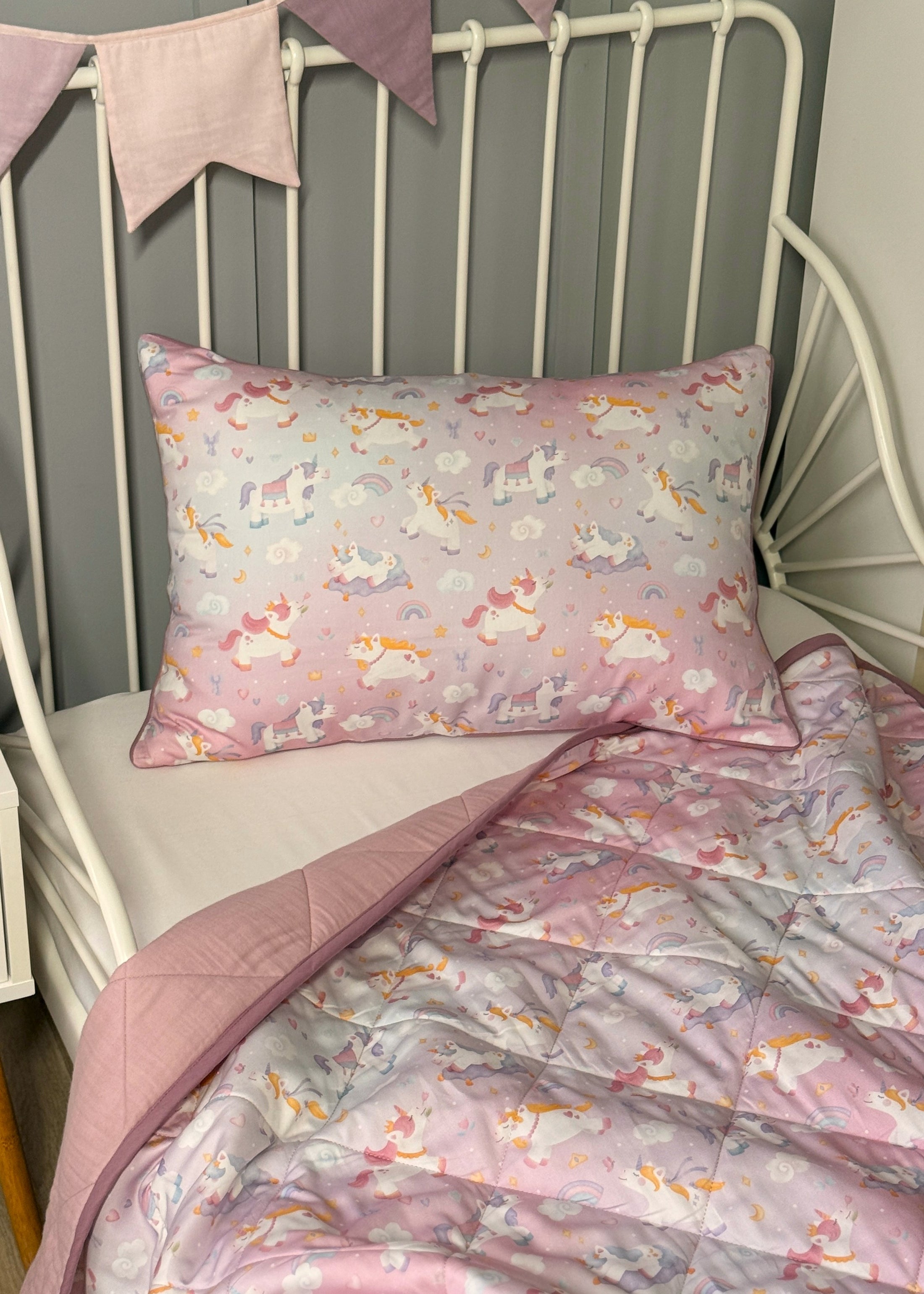 "Єдиноріжки" стьобана ковдра з сатину та муслину