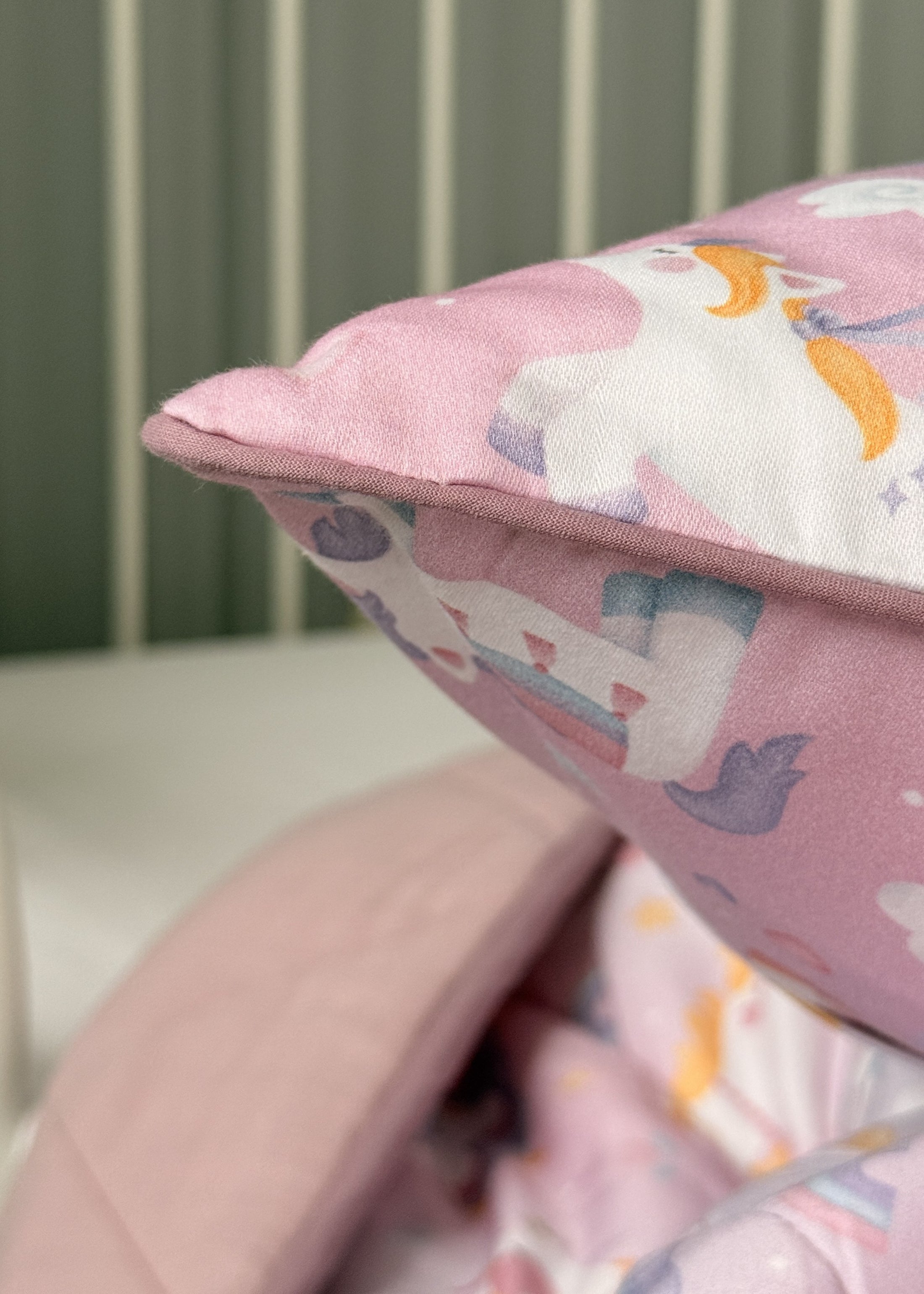 "Єдиноріжки" стьобана ковдра з сатину та муслину