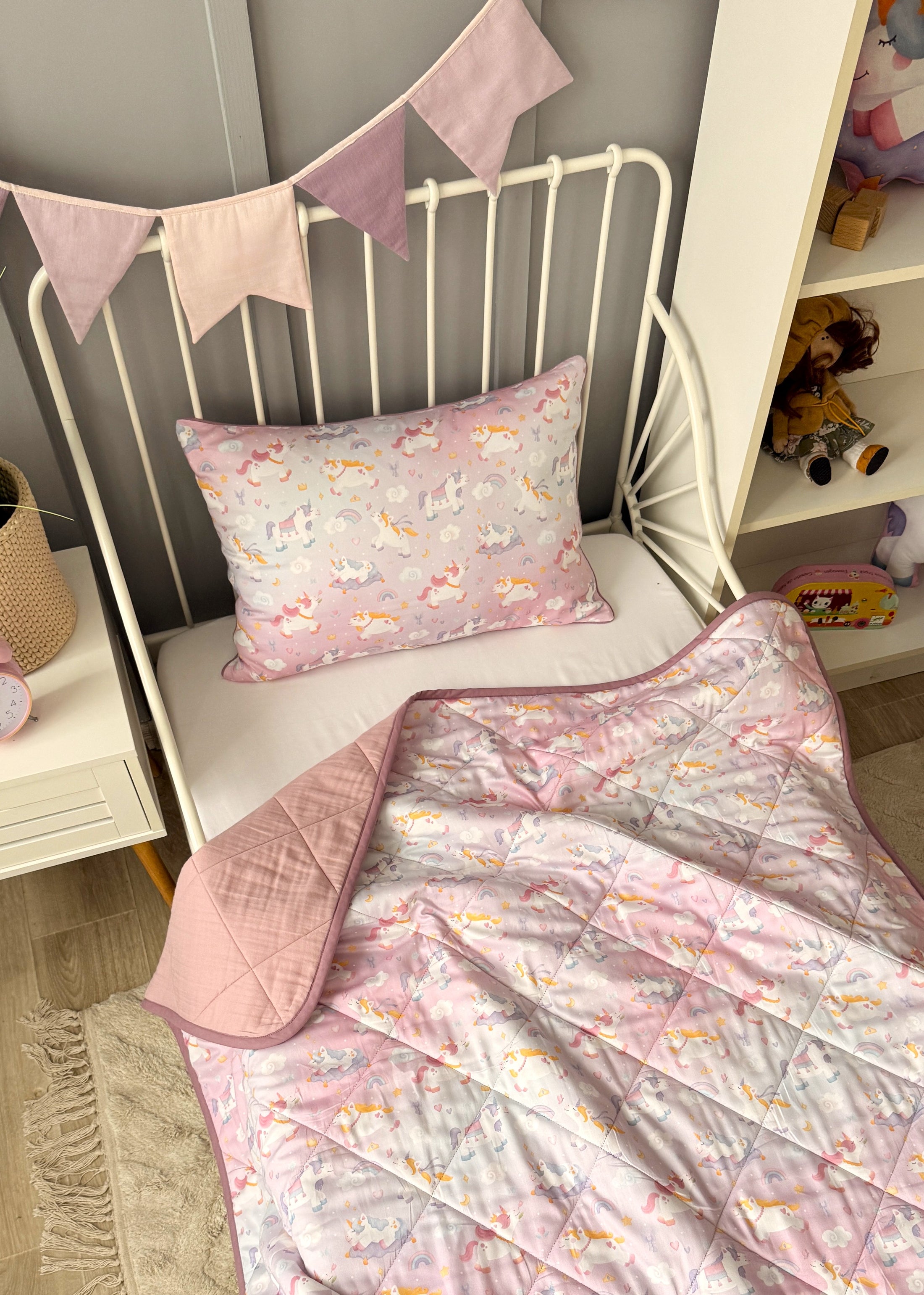 "Єдиноріжки" стьобана ковдра з сатину та муслину