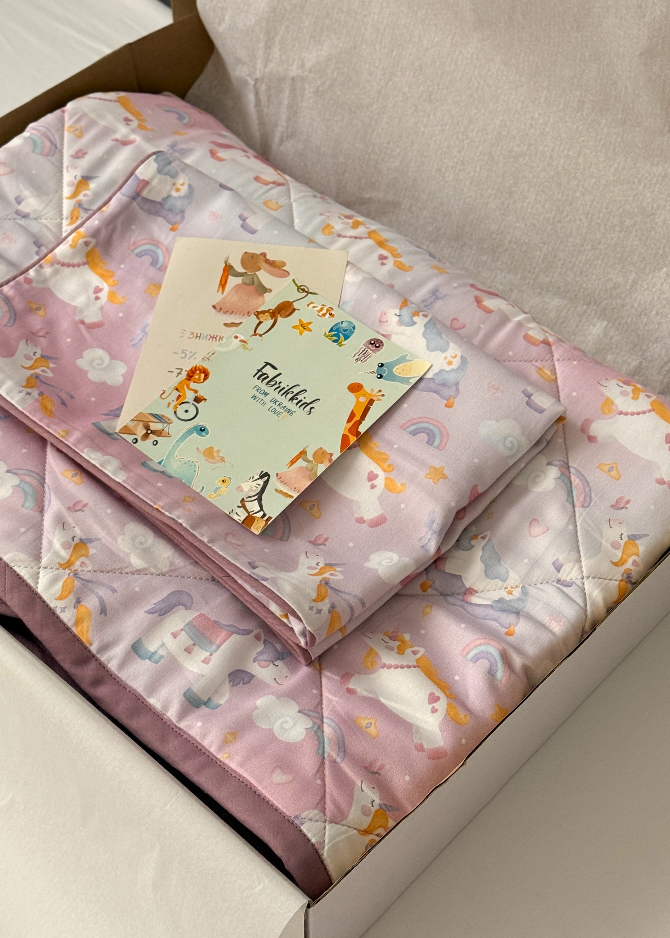 "Єдиноріжки" стьобана ковдра з сатину та муслину