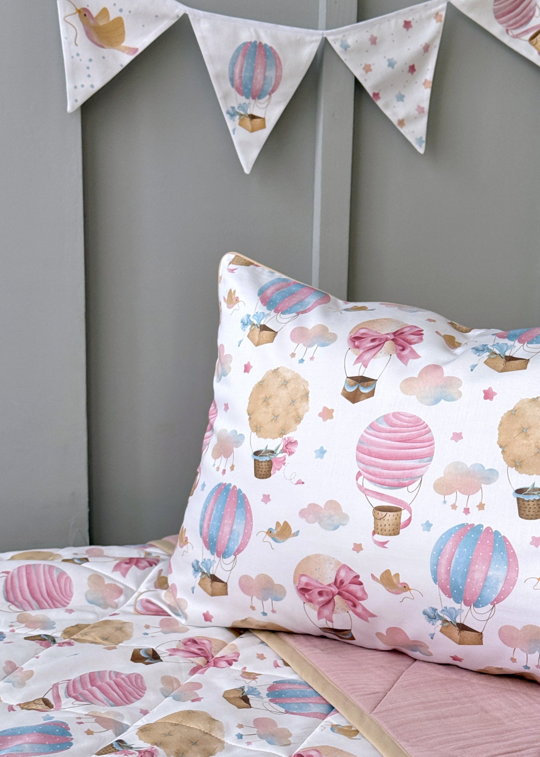 "Навколо світу рожевий" стьобана ковдра з сатину та муслину