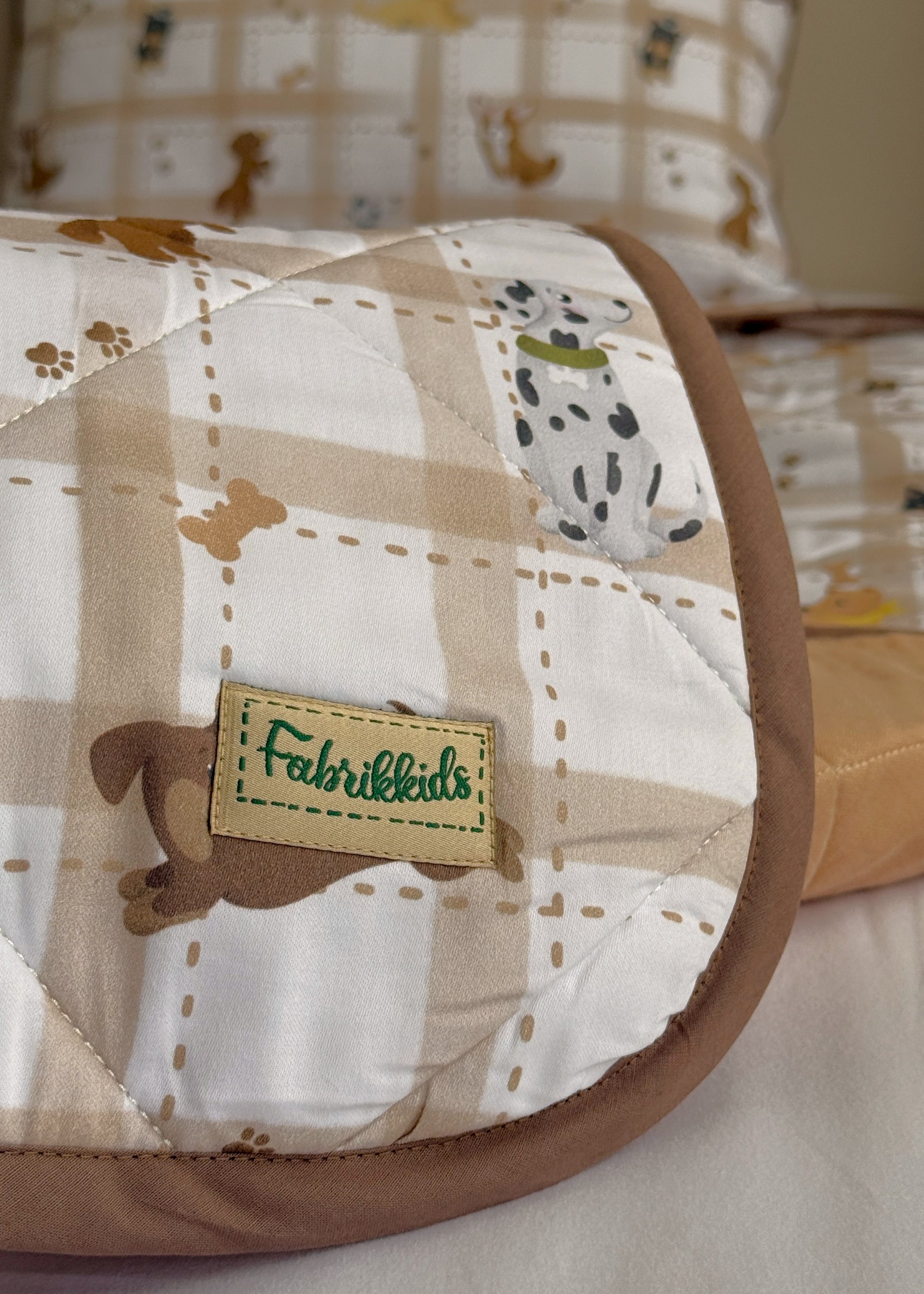 "Пухнасті хвостики" стьобана ковдра з сатину та муслину