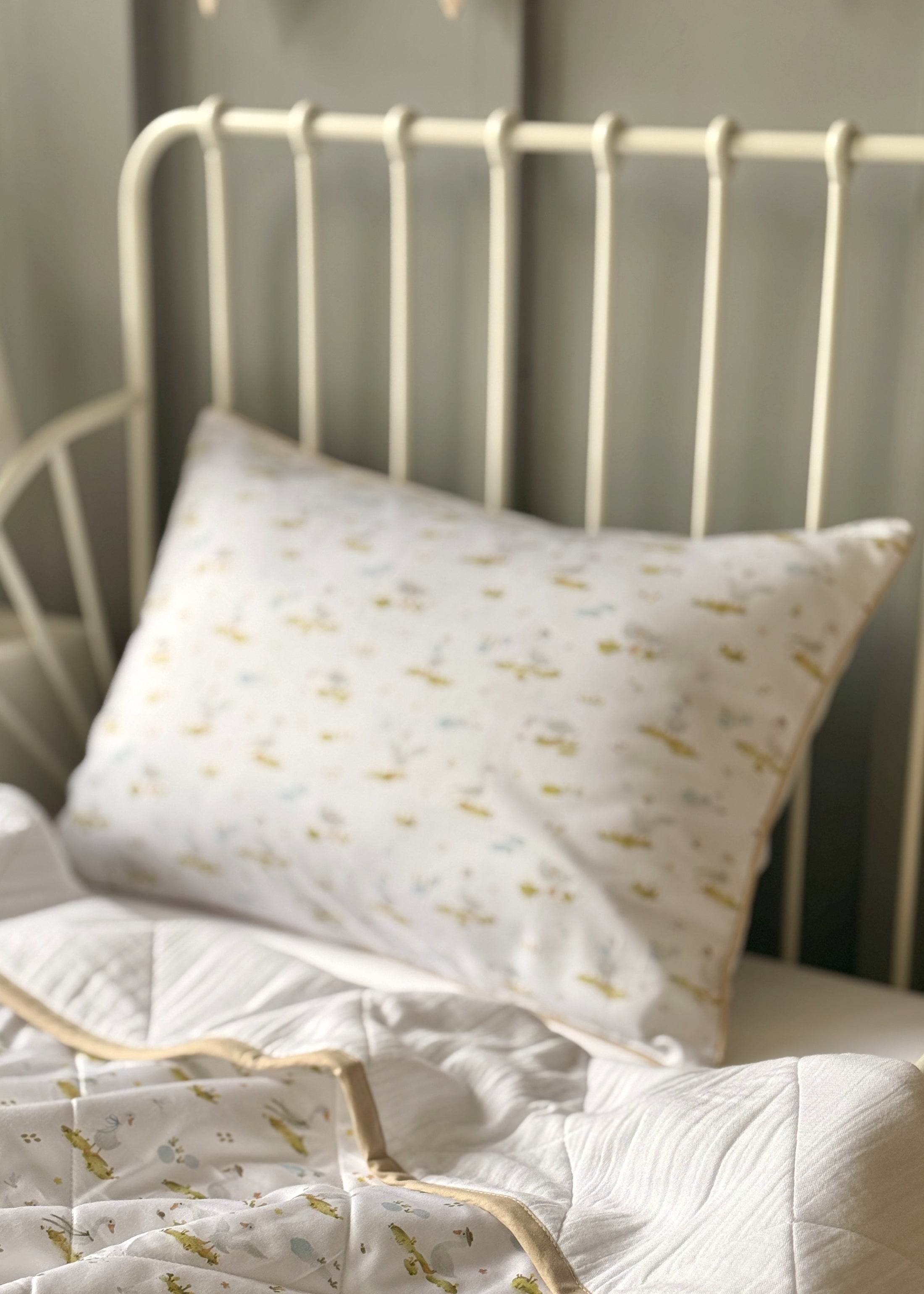 "Гусенята" стьобана ковдра з сатину та муслину