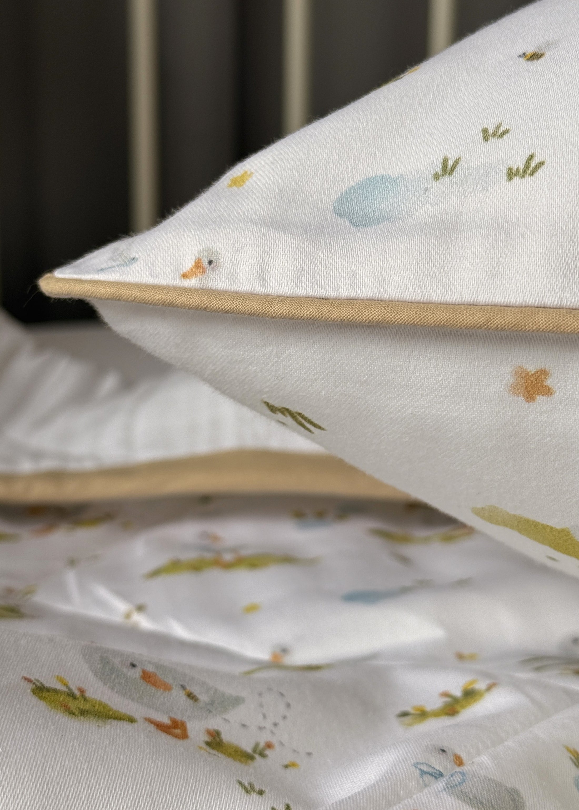 "Гусенята" стьобана ковдра з сатину та муслину