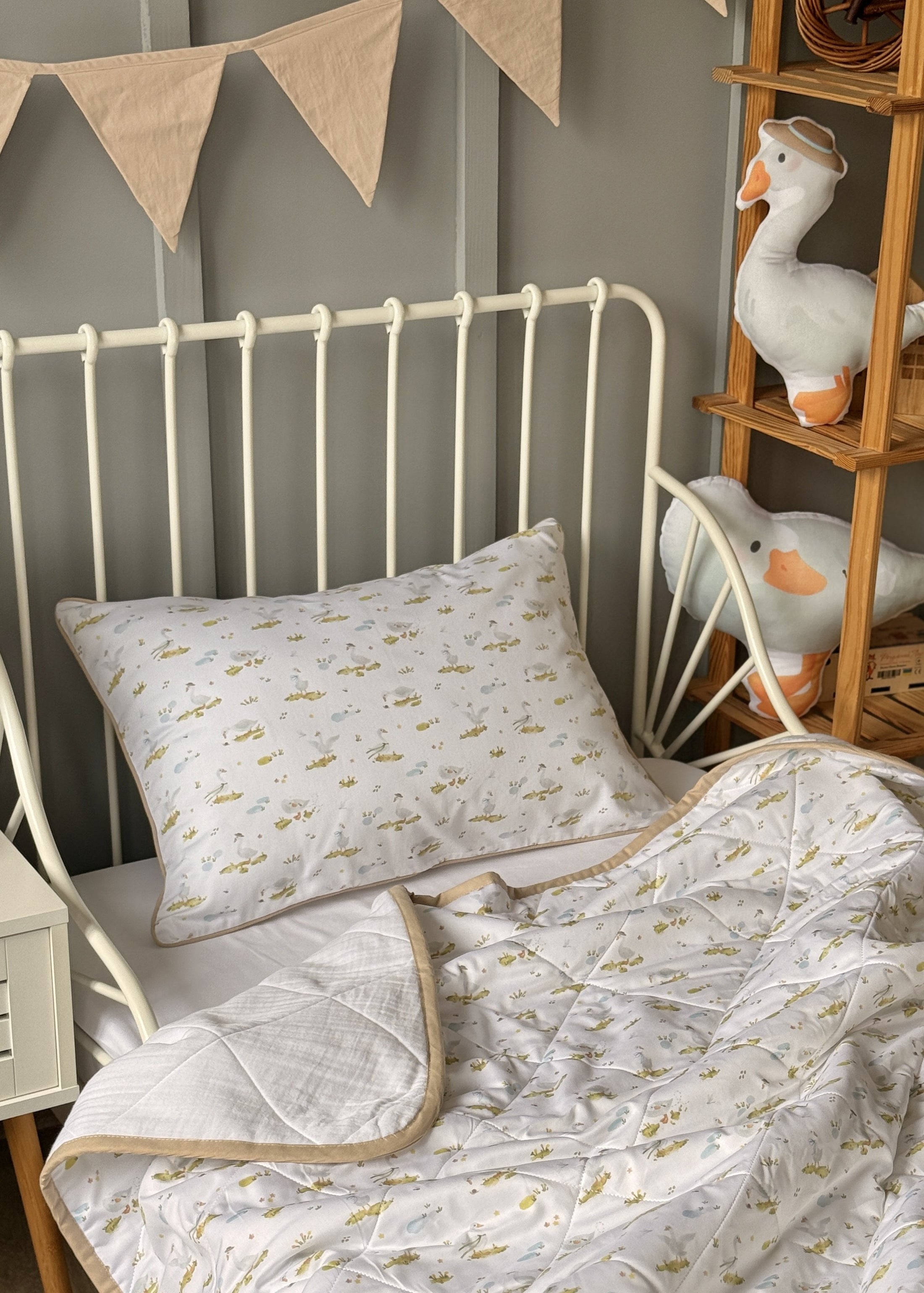 "Гусенята" стьобана ковдра з сатину та муслину