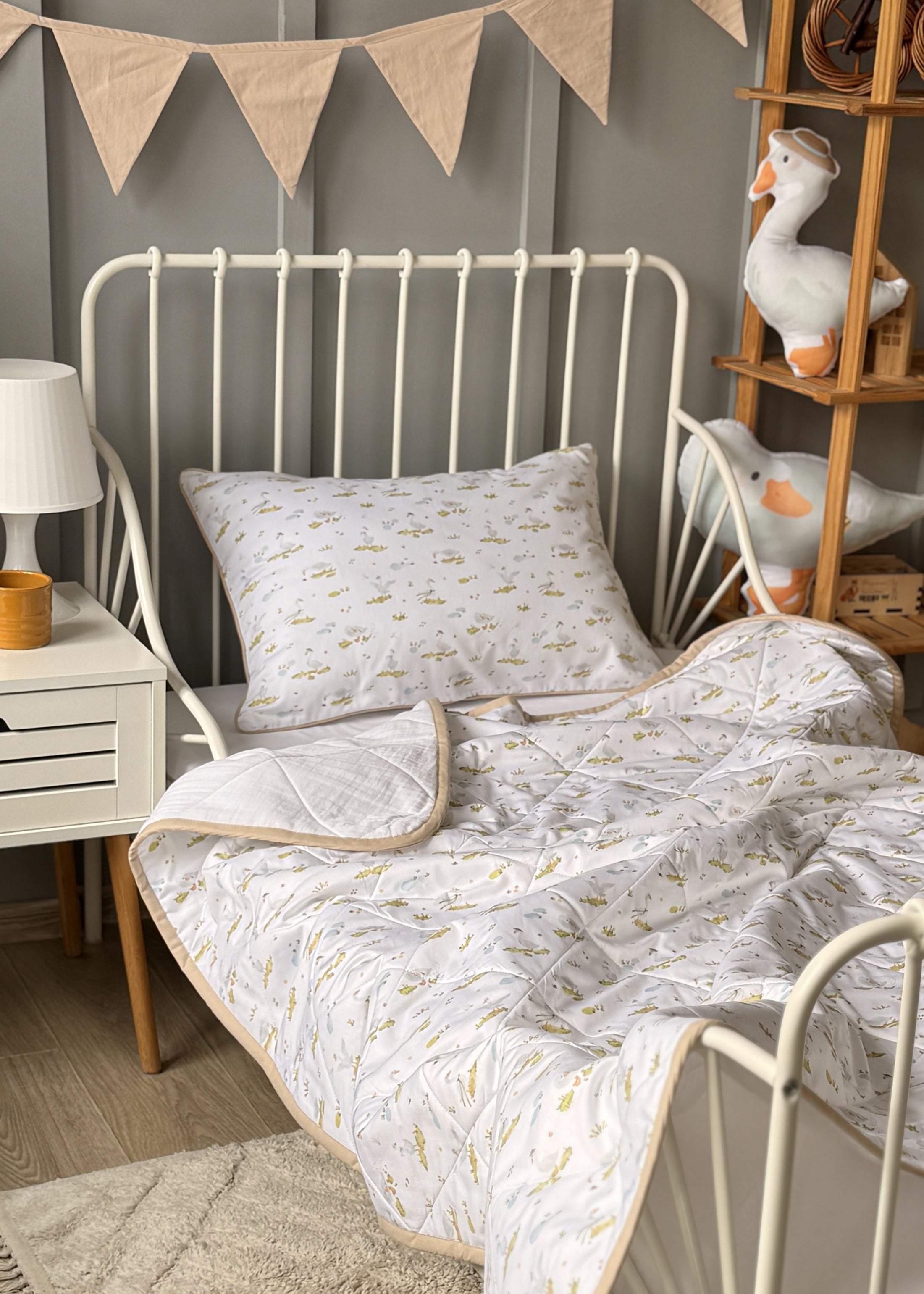 "Гусенята" стьобана ковдра з сатину та муслину