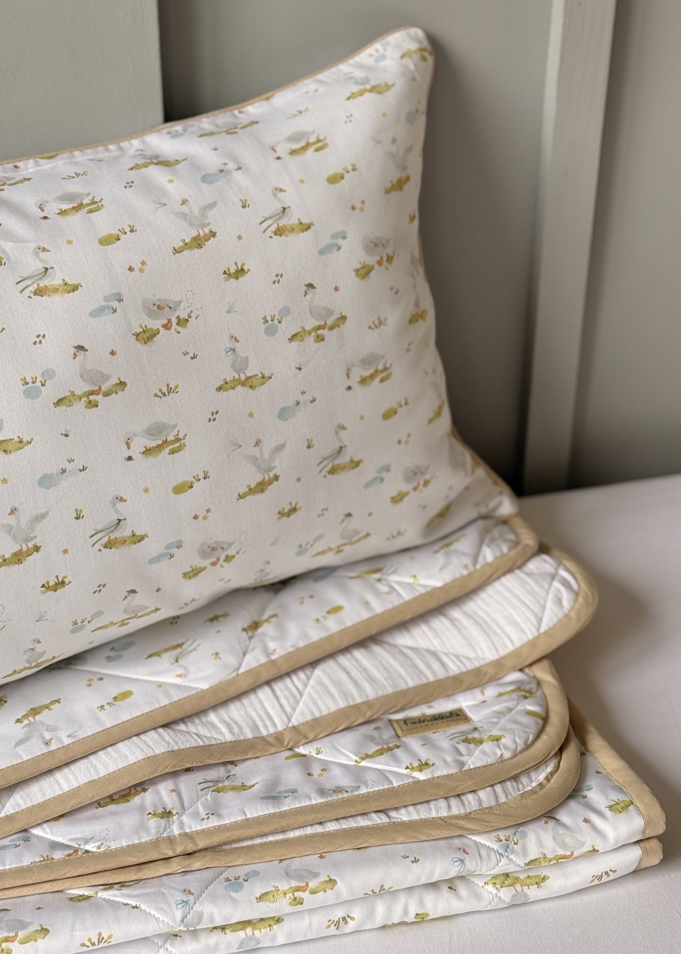 "Гусенята" стьобана ковдра з сатину та муслину