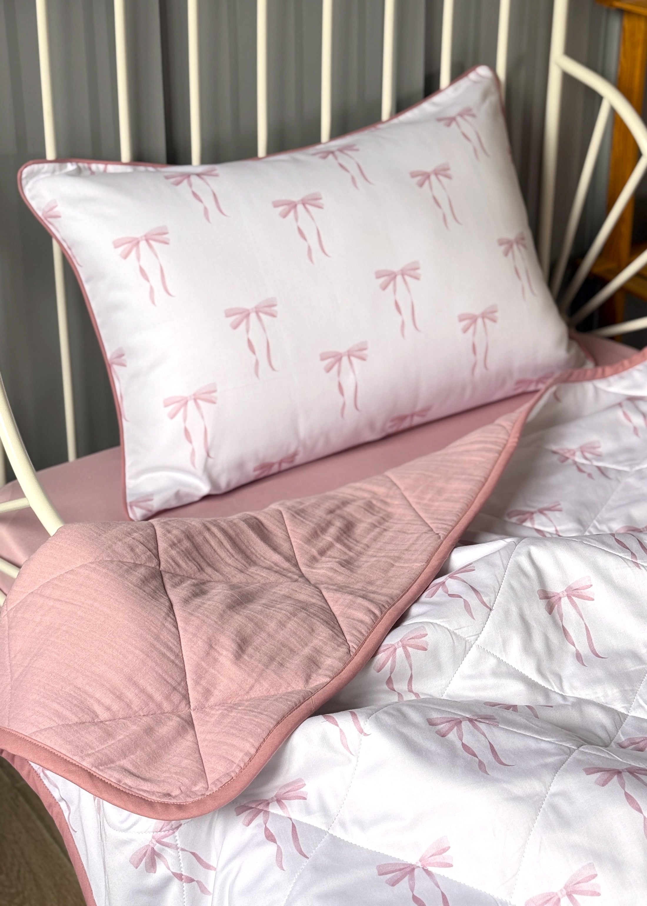 "Ніжний дотик" стьобана ковдра з сатину та муслину