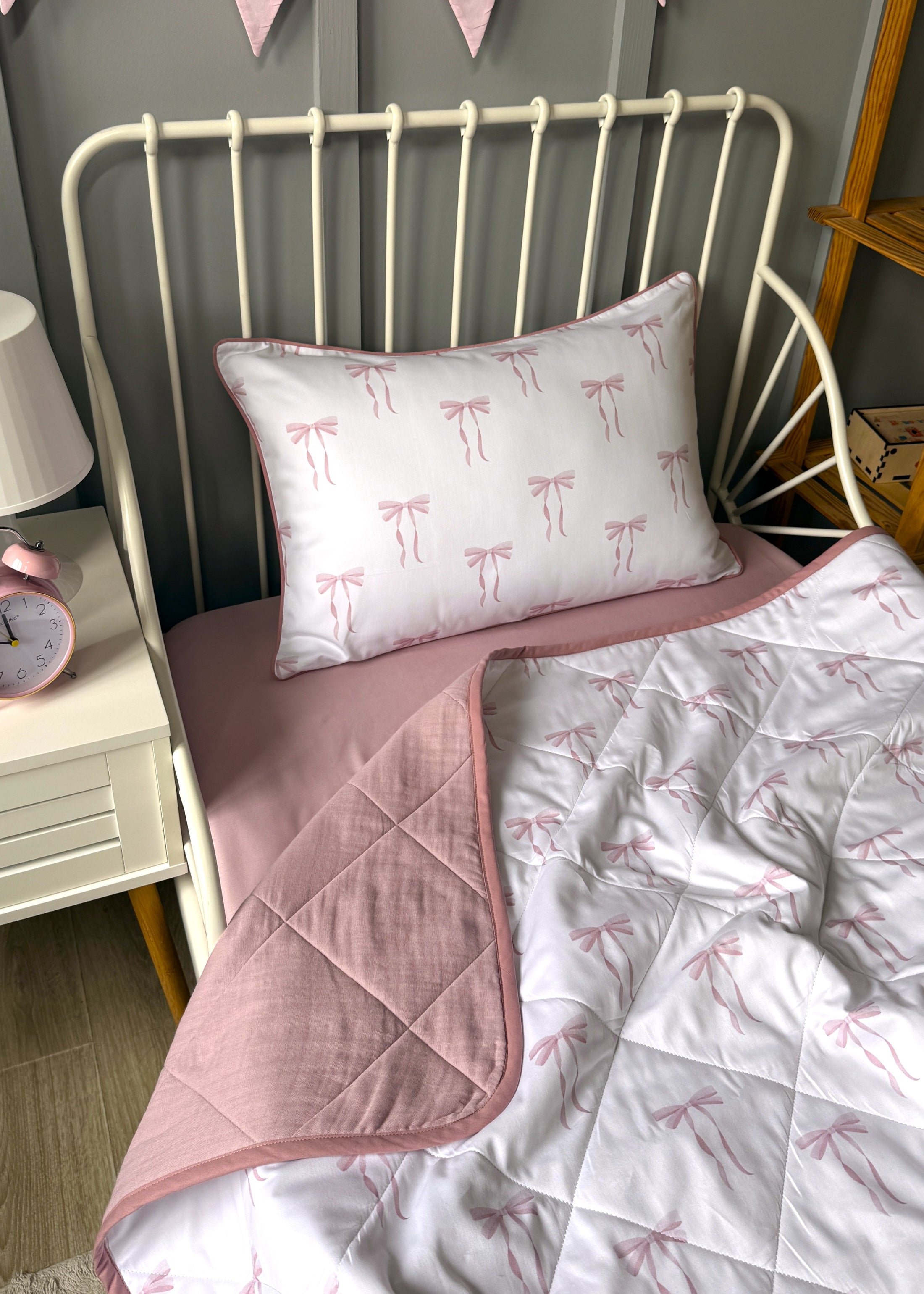 "Ніжний дотик" стьобана ковдра з сатину та муслину