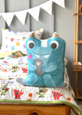Завантажити зображення в переглядач галереї, "Монстрики" стьобана ковдра з сатину та муслину
