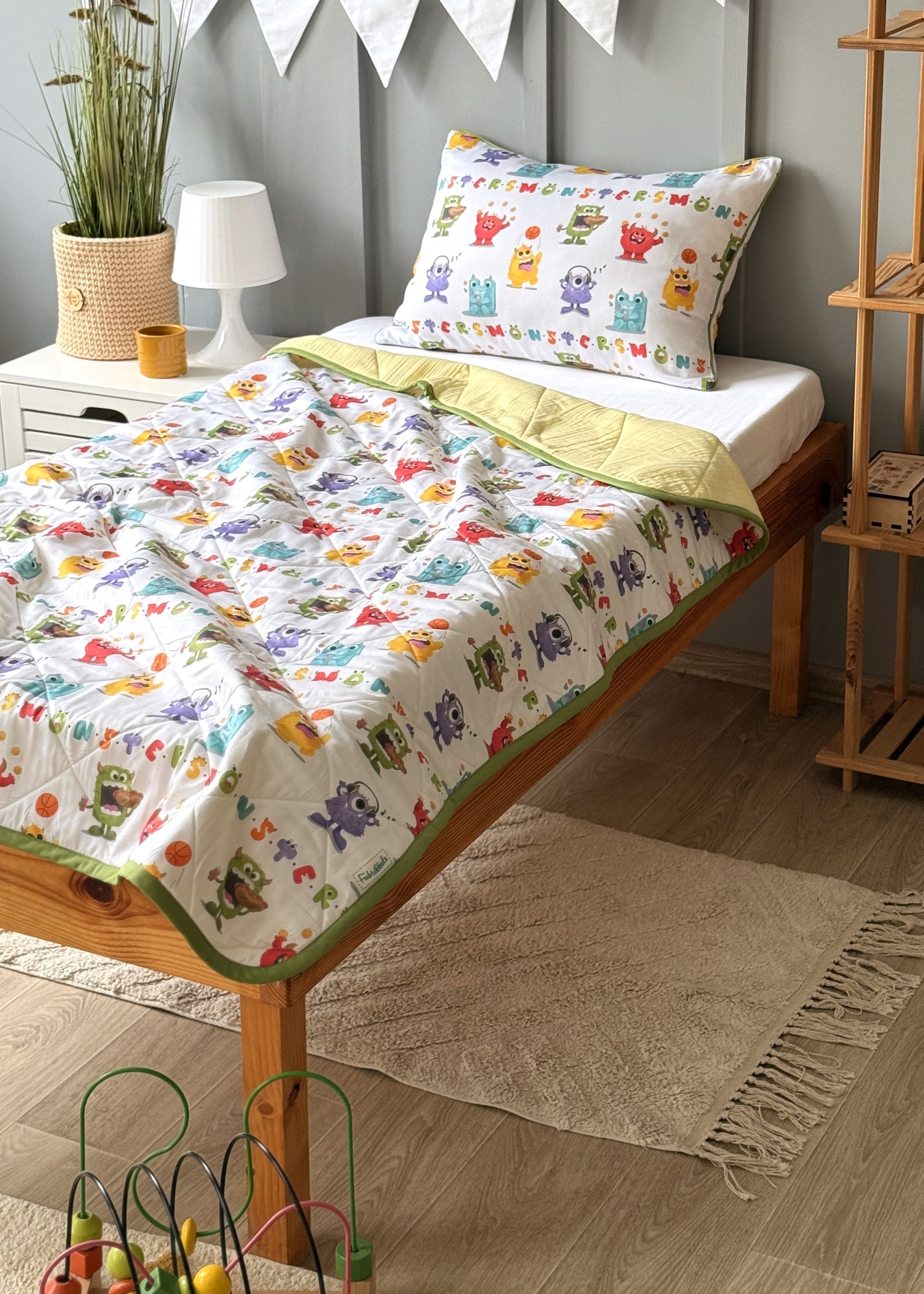 "Монстрики" стьобана ковдра з сатину та муслину