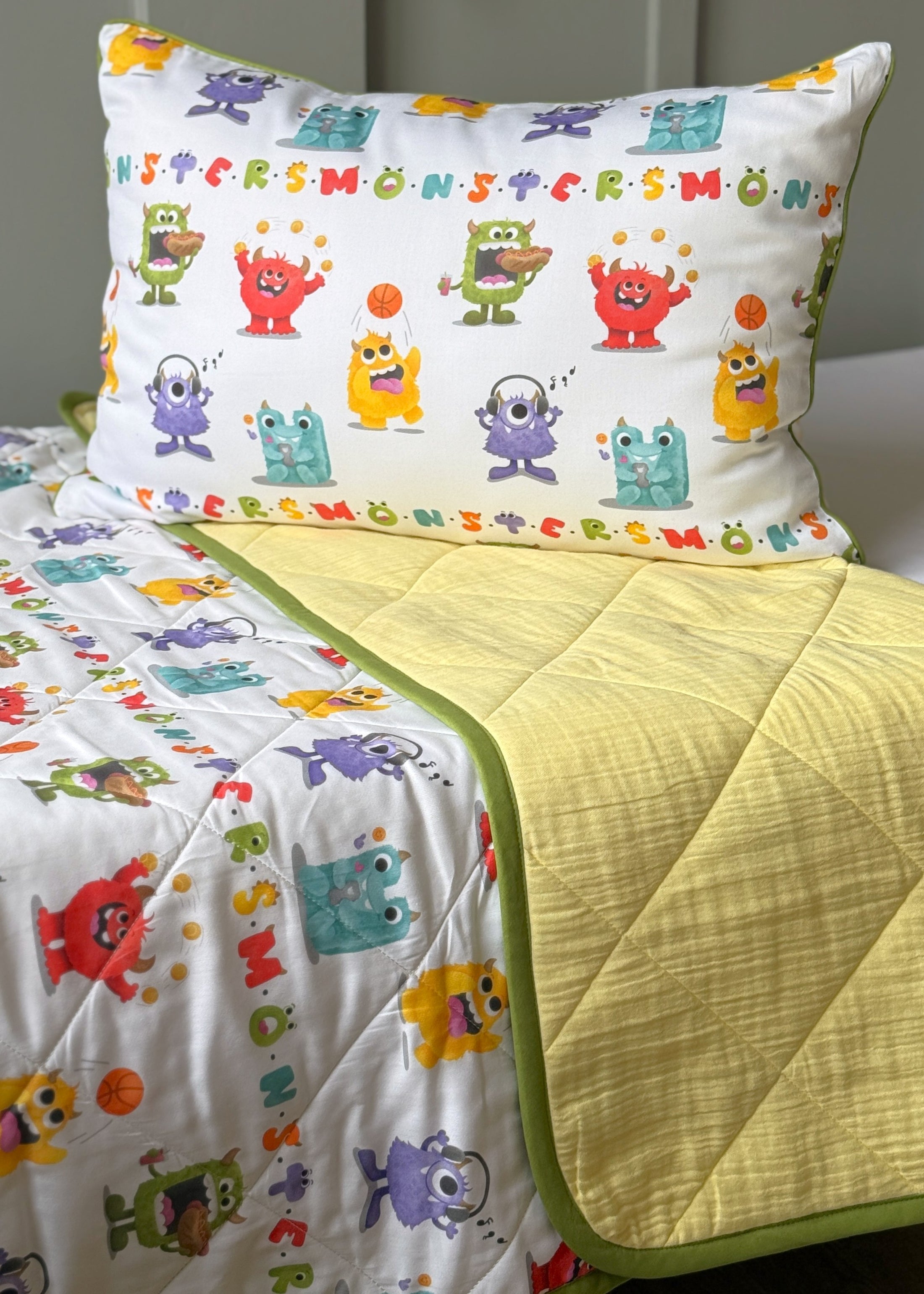 "Монстрики" стьобана ковдра з сатину та муслину