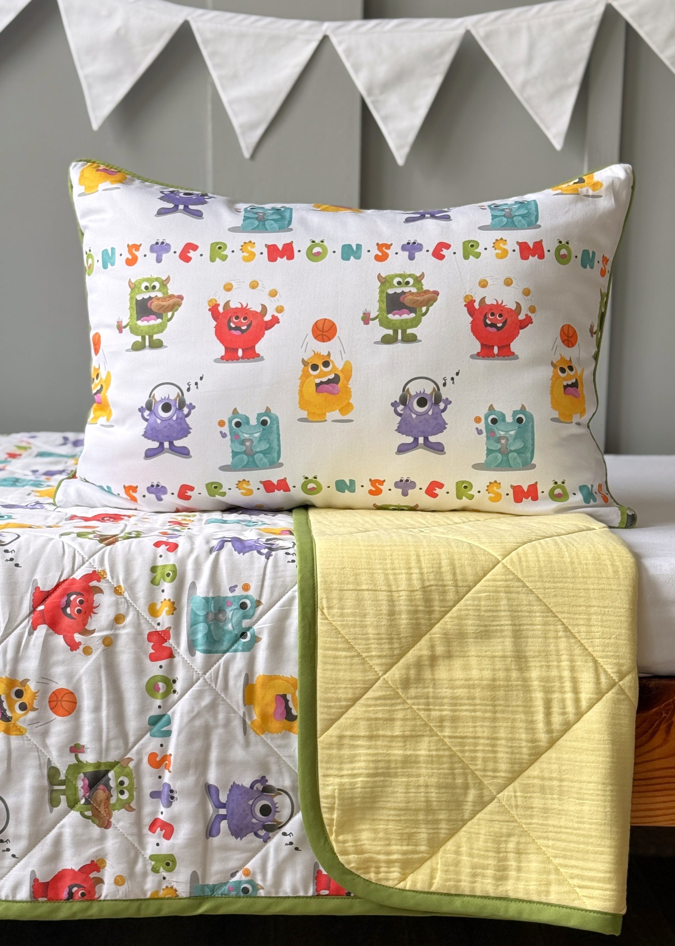 "Монстрики" стьобана ковдра з сатину та муслину