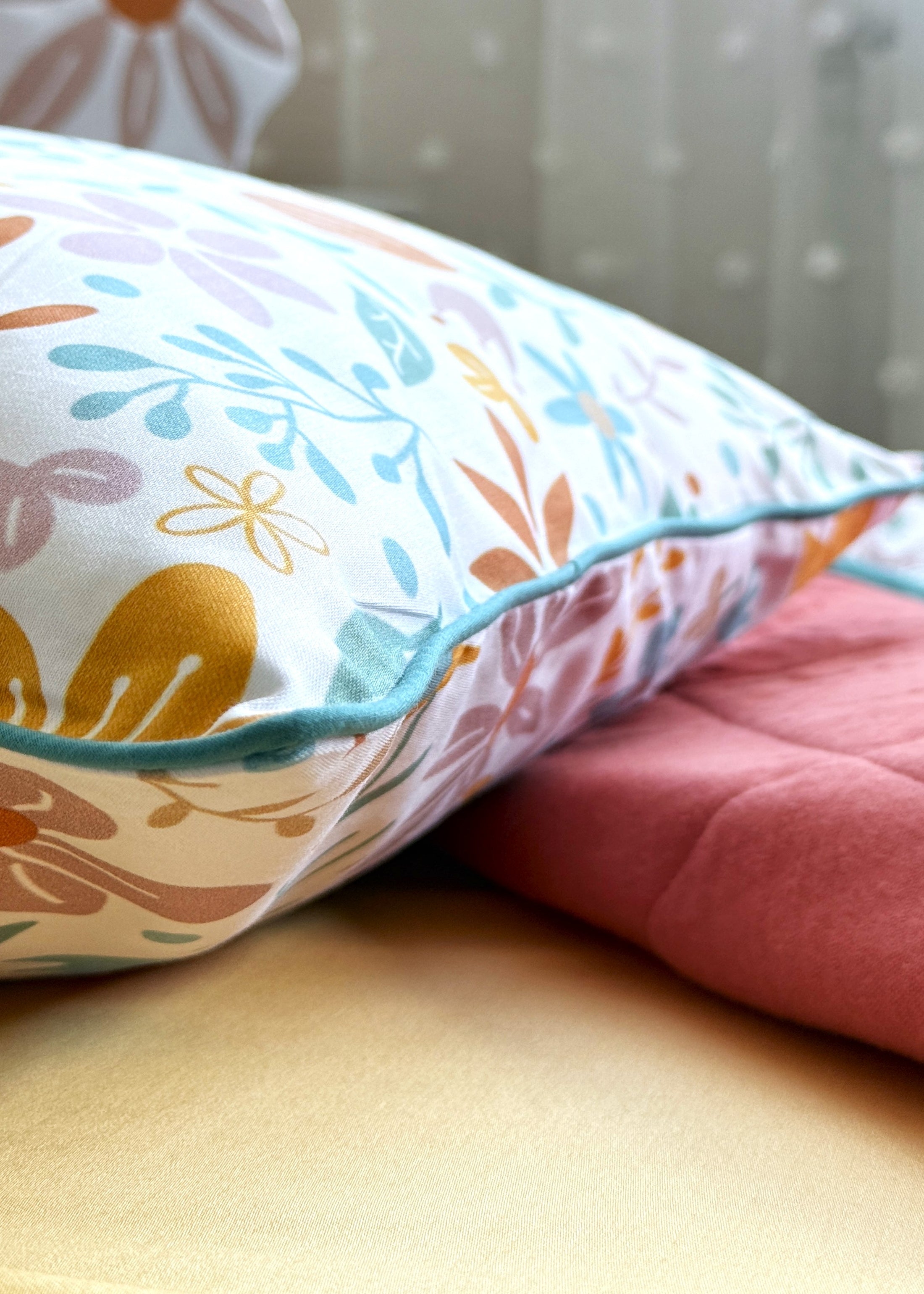 "Квітуча галявина" стьобана ковдра з сатину та муслину