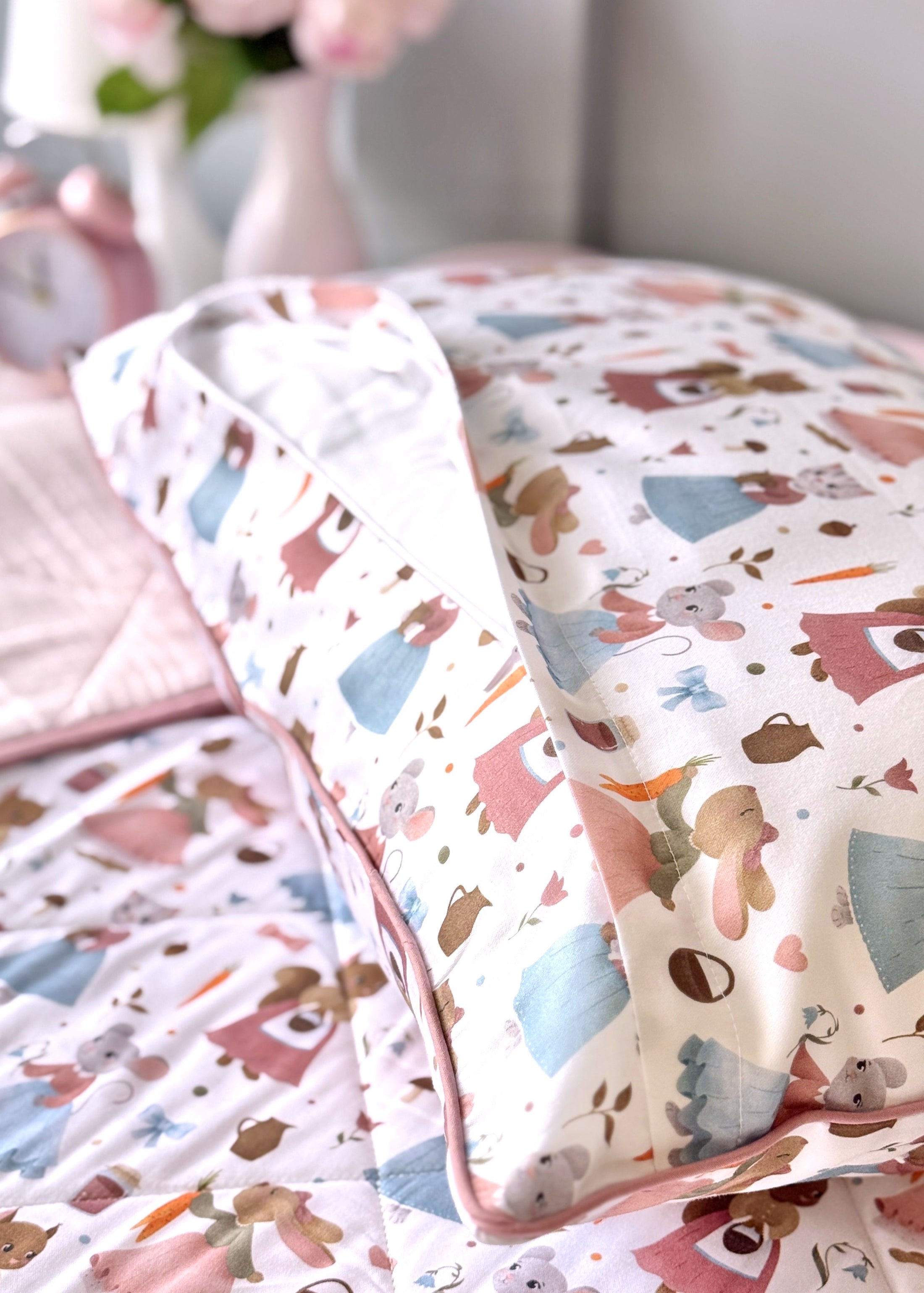 "Казкова історія" стьобана ковдра з сатину та муслину