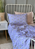 Завантажити зображення в переглядач галереї, "Лілові латаття" комплект постільної білизни з органічного сатину з авторським принтом

